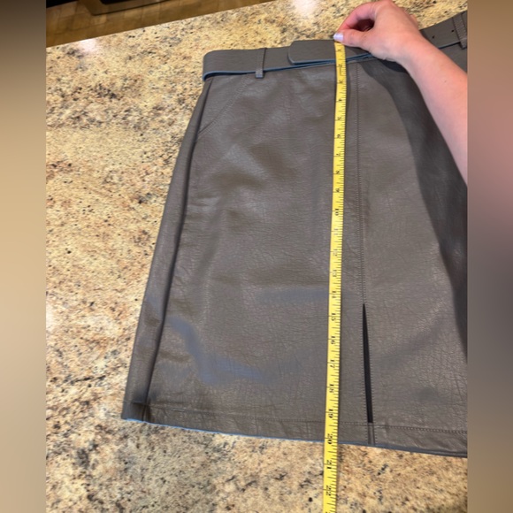 Molly Bracken Gray Women's Skirt with Belt NWOT - Picture 4 of 6